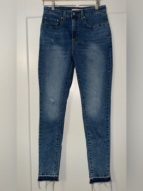 Levi's Women's Blue Skinny Jeans with Light Fading